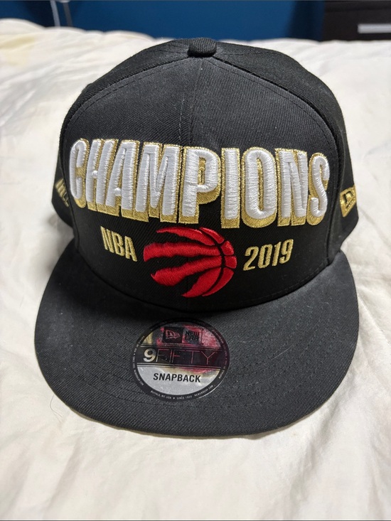 New Era Other - New Era Black/Gold/Red 'Champions' Snapback Hat